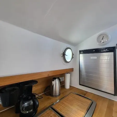 Hollaendisches Kajuetboot Nixe Botel *