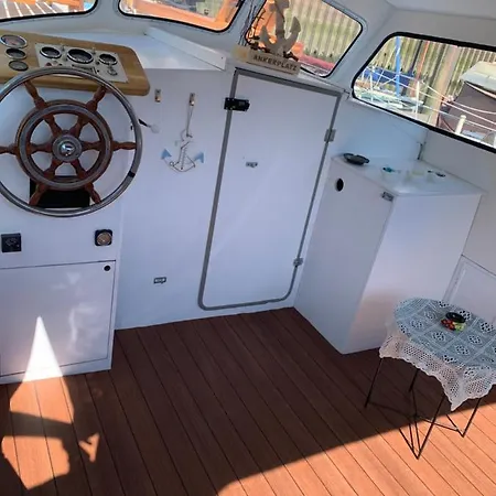 Botel Hollaendisches Kajuetboot Nixe