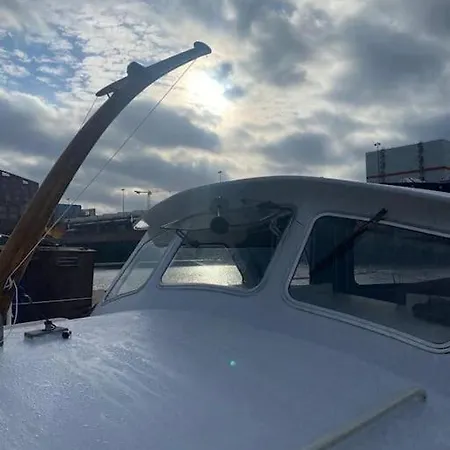 Hollaendisches Kajuetboot Nixe Botel